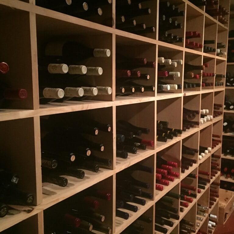 stoneys wine lounge 2 768x769